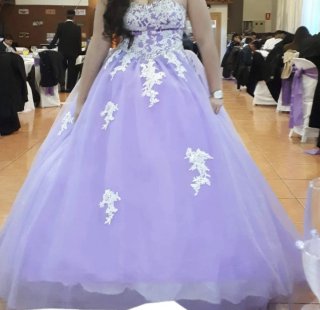 Vestido de Quinceañera Morado y Blanco