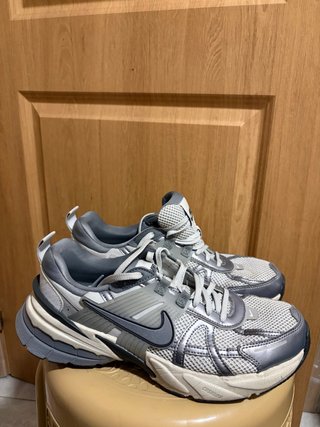 Zapatillas Nike V2K Grises y Plateadas