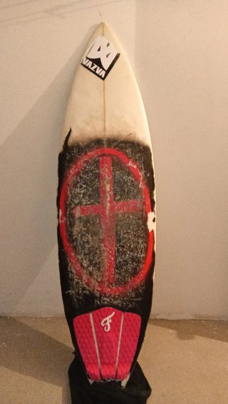 Tabla de surf corta 5,10 con funda