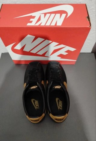 Nike Cortez Negras y Doradas Talla 37.5