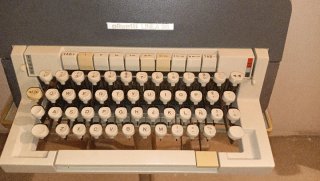 Máquina de escribir Olivetti Linea 98 con carro