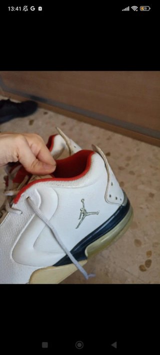 Zapatillas Jordan Blancas y Rojas