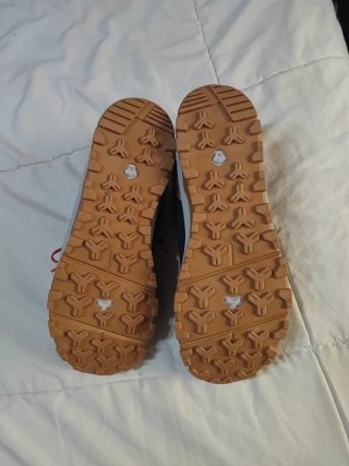 Zapatillas montaña treking niño talla 37.