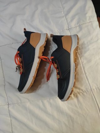 Zapatillas montaña treking niño talla 37.