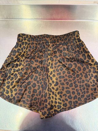 Adidas shorts estampado leopardo satinado talla M