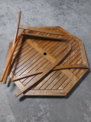 Mesa de madera octogonal
