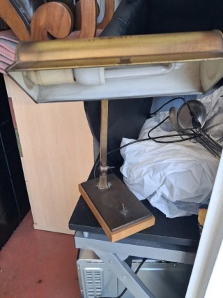 Lámpara de escritorio antigua de latón