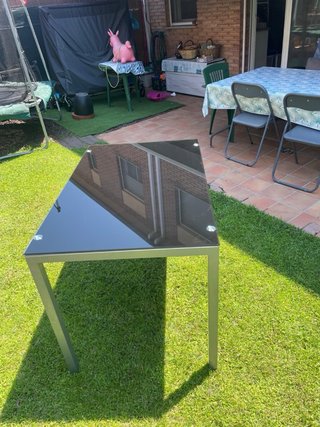 Mesa de cristal y metal negra