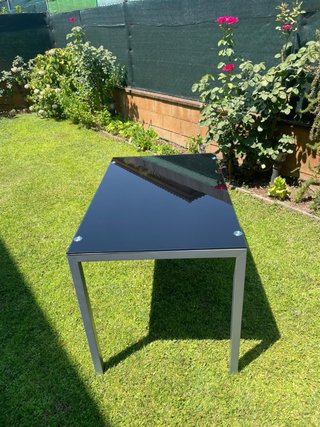 Mesa de cristal y metal negra