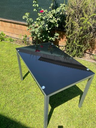 Mesa de cristal y metal negra