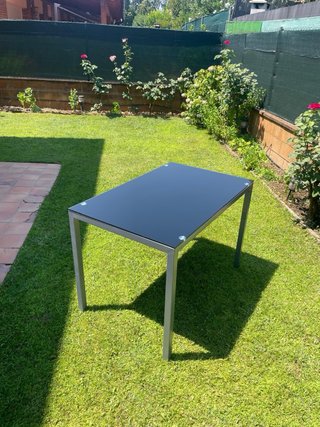 Mesa de cristal y metal negra