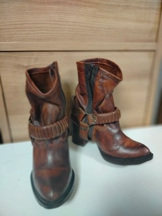 Botines piel mujer. Marca española Fluxá (N°36)