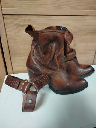 Botines piel mujer. Marca española Fluxá (N°36)