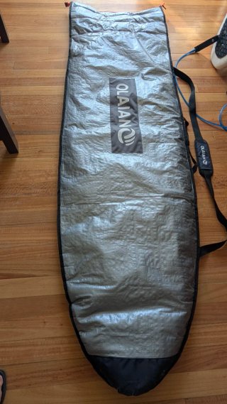Tabla de surf OLAIAN con funda.