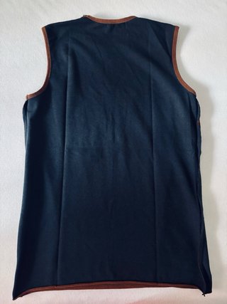 Camiseta sin mangas Bershka León Negra y Marrón