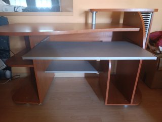 Mesa escritorio con bandeja para teclado