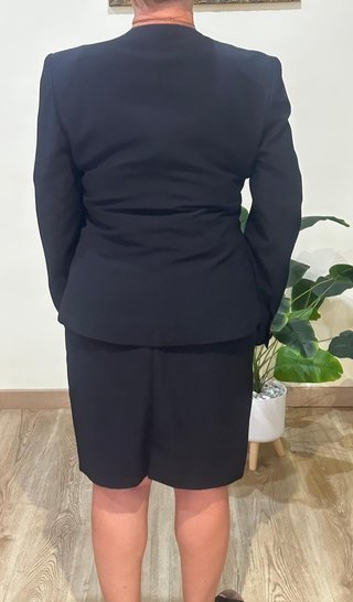 Elegante traje chaqueta y falda negro T44