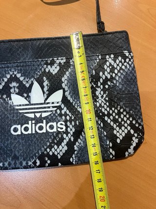 Bolso Adidas estampado serpiente