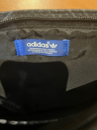 Bolso Adidas estampado serpiente