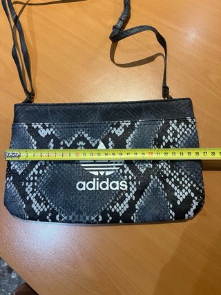 Bolso Adidas estampado serpiente