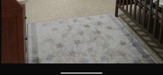 Alfombra blanca con estrellas grises