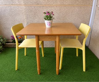 Mesa y sillas de terraza
