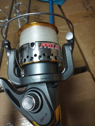 Equipo pesca 4 cañas con carretes y red