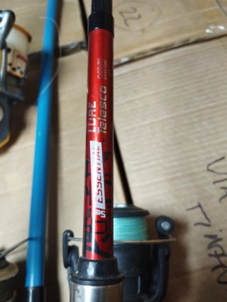 Equipo pesca 4 cañas con carretes y red