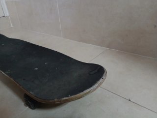 Skate board diseño dorado y negro
