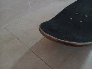 Skate board diseño dorado y negro