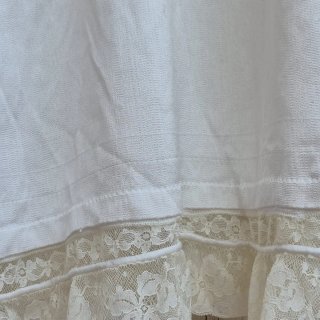 Vestido lencero beige claro  de seda con encaje