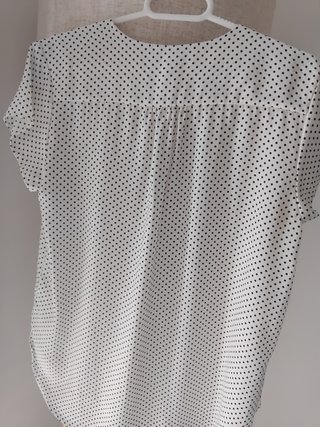 Blusa lunares blanca y negra