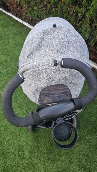 Triciclo reversible gris, con poco uso.