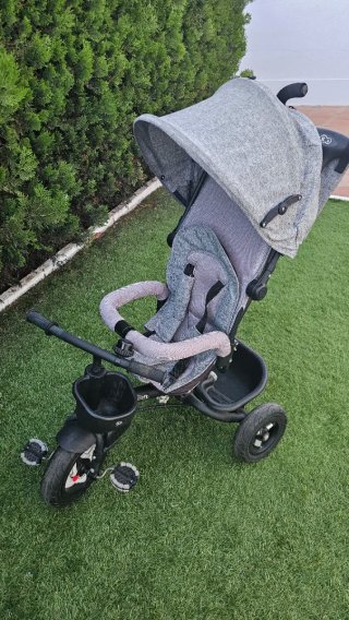 Triciclo reversible gris, con poco uso.