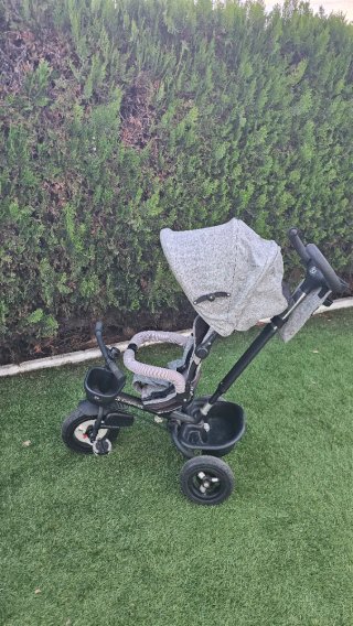 Triciclo reversible gris, con poco uso.