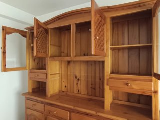 Mueble de comedor de madera