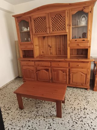 Mueble de comedor de madera