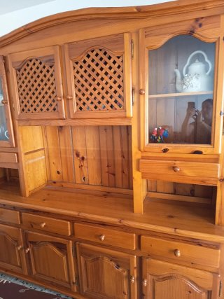 Mueble de comedor de madera