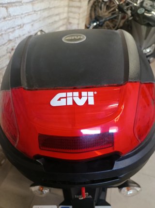 Baúl Givi para casco integral