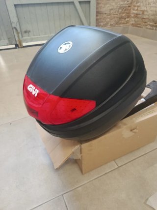 Baúl Givi para casco integral