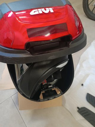 Baúl Givi para casco integral