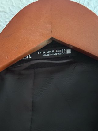 Abrigo largo Zara hombre negro
