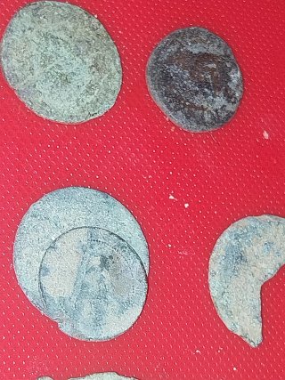 Lotto di antiche monete romane e altre