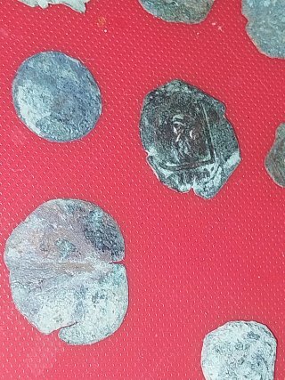 Lotto di antiche monete romane e altre