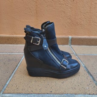 Botines Ash cuña negros talla 39