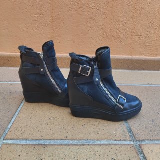 Botines Ash cuña negros talla 39