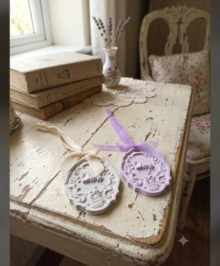 2 decorazioni gesso ceramico