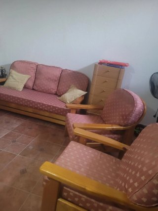 Tresillo compuesto de sofá 3 plazas y 2 sillones.