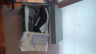 Zapatillas deportivas negras y blancas