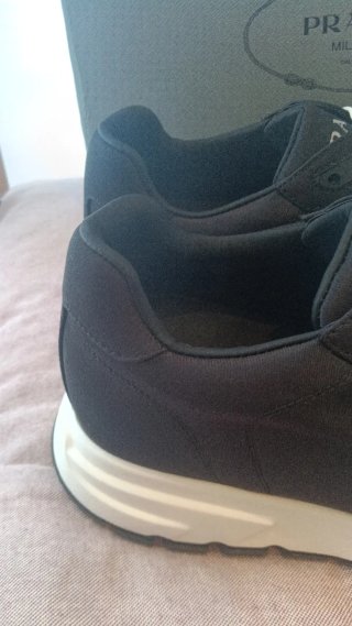 Zapatillas deportivas negras y blancas